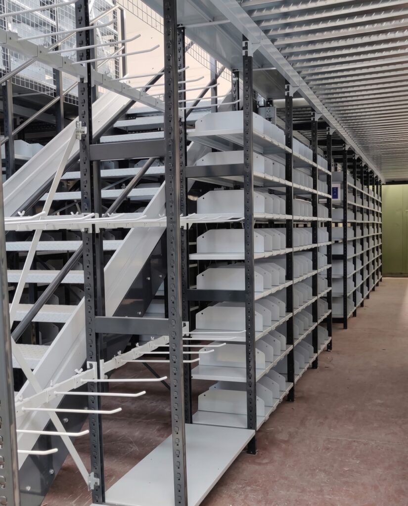 Scaffalatura Leggera a Ripiani_18