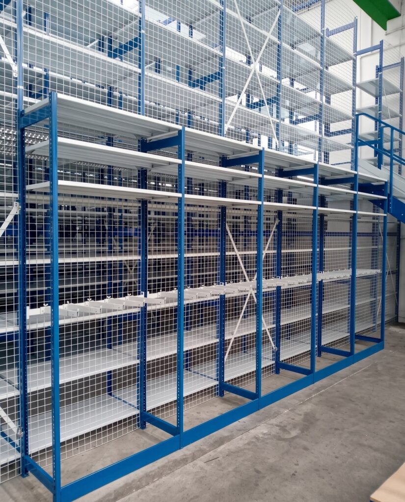 Scaffalatura Leggera a Ripiani_19
