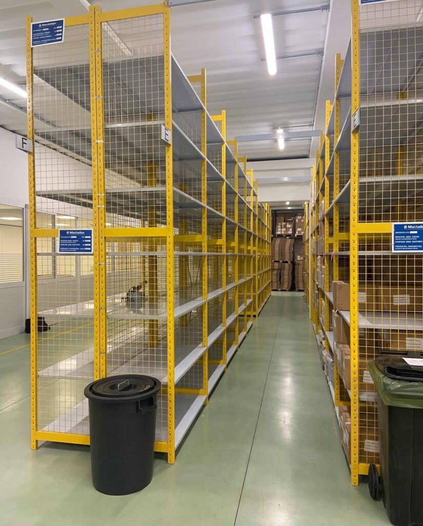 Scaffalatura Leggera a Ripiani_24
